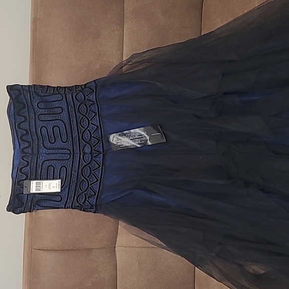 New bcbgmaxazria stripless embroidered lace gown. - Picture 12 of 14